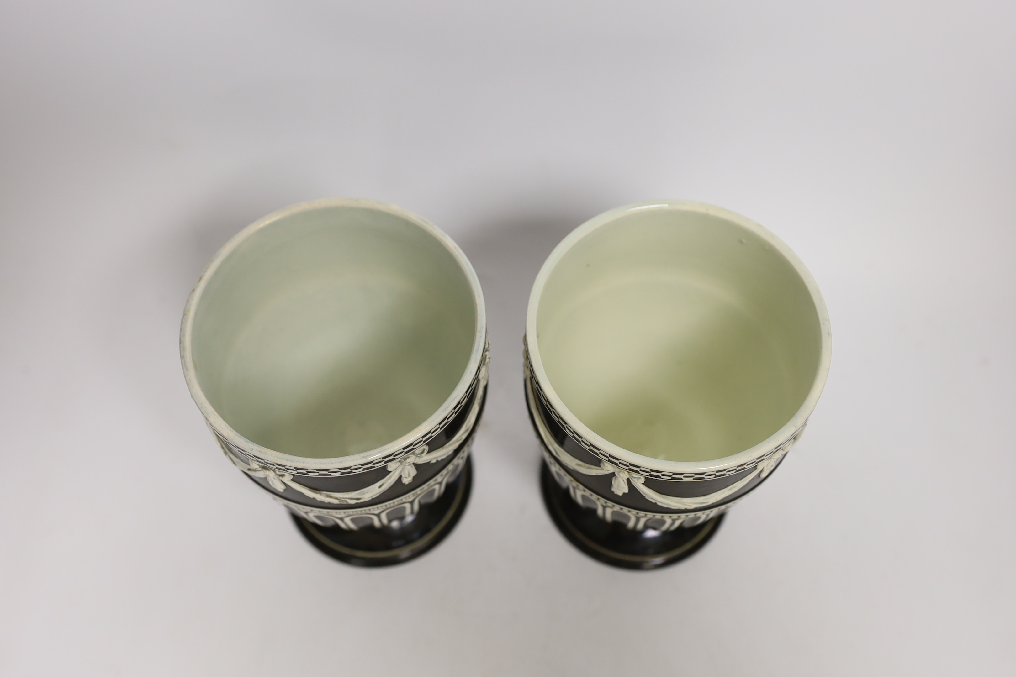 A pair of early 19th century Wedgwood creamware (pearlware) vases, 15.5cm